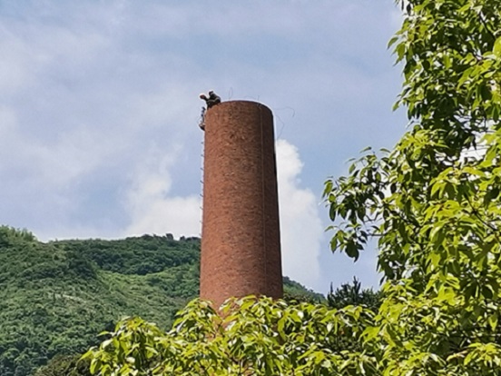 煙囪拆除公司:安全環(huán)保,讓您省時省力又省心