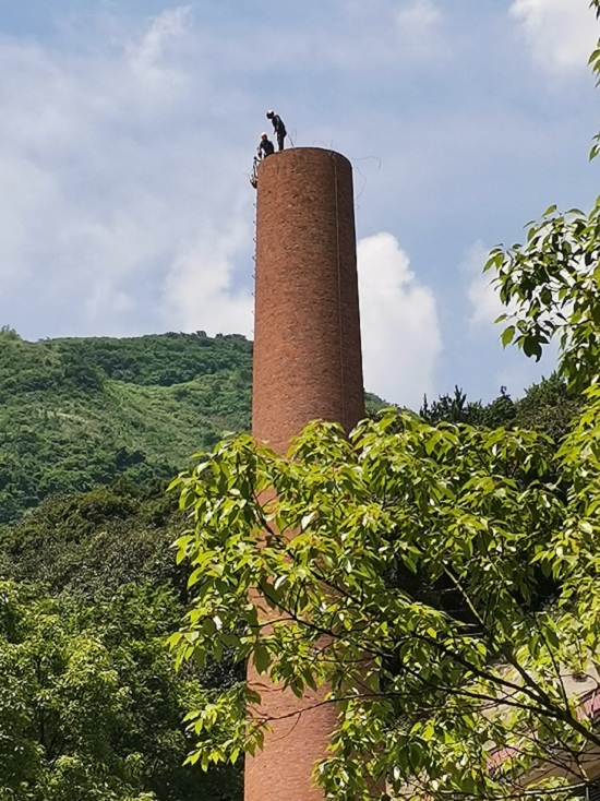 商洛煙囪拆除公司:超越傳統(tǒng),展現(xiàn)技術(shù)領(lǐng)先優(yōu)勢(shì)